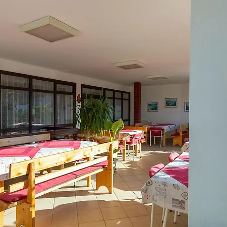 Tinka, No 6 Apartment *