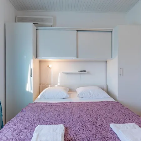 Tinka, No 6 Starigrad Paklenica