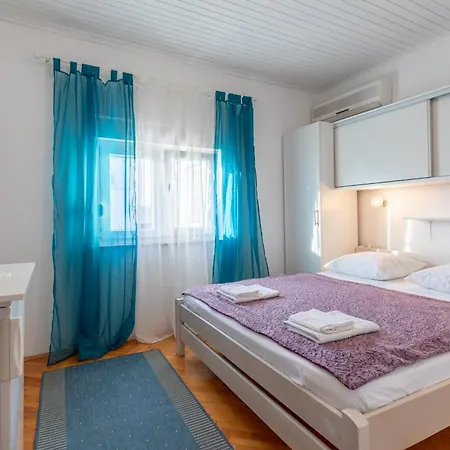 Tinka, No 6 3* Starigrad Paklenica