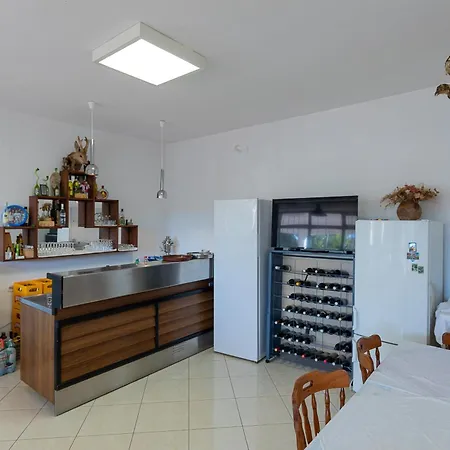 Tinka, No 6 Affittacamere Starigrad Paklenica