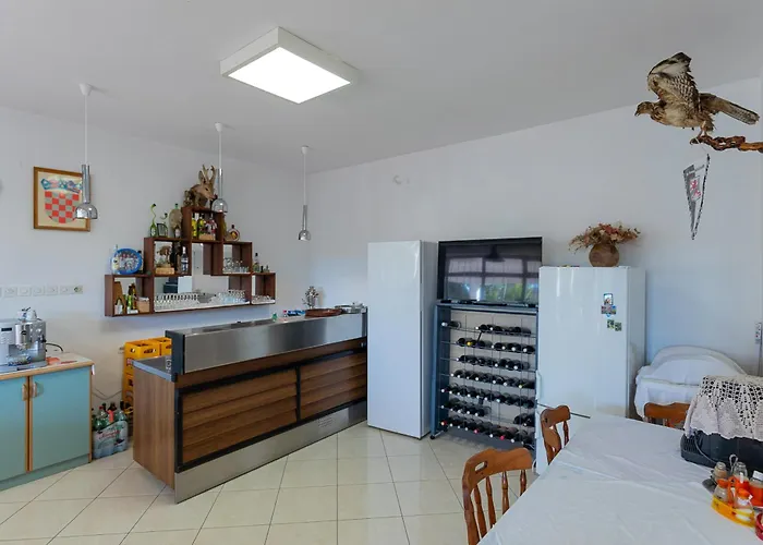 Tinka, No 6 Affittacamere Starigrad Paklenica